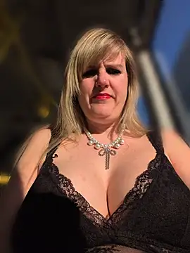 Sexybiene969 online show from April 9, 2026, 4:13 pm