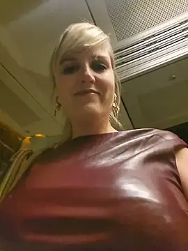 Sexybiene969 online show from October 29, 2025, 5:12 pm