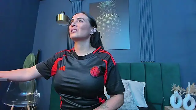 scarlet edwars online show from March 26, 2026, 6:06 pm