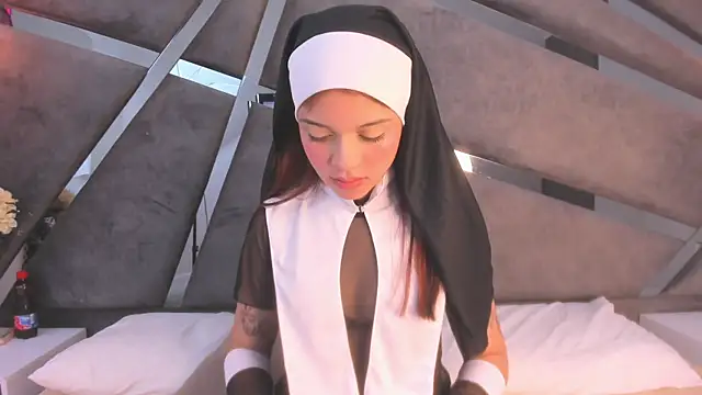 Giselle Lauren online show from October 24, 2025, 8:08 pm