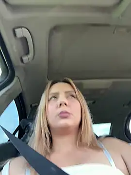 hotamanda01 online show from April 28, 2026, 12:53 pm