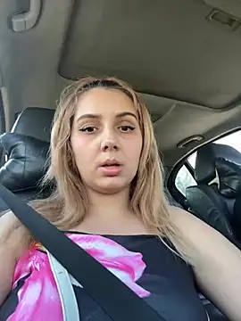 hotamanda01 online show from April 24, 2026, 12:29 pm