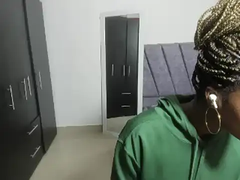 enyelsalas2 online show from October 2, 2025, 12:14 am