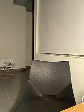 Snapshot of Laura-Khalifa chatting on February 19, 2026, 6:32 am Laura-Khalifa online show from February 19, 2026, 6:32 am