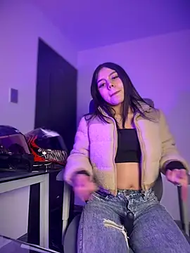 Laura-Khalifa online show from November 21, 2025, 6:45 am