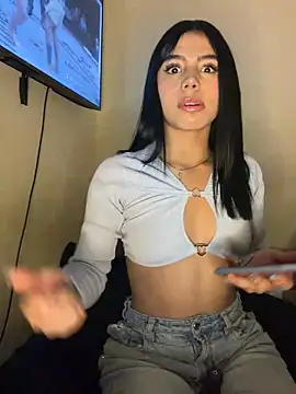 Snapshot of Laura-Khalifa chatting on February 8, 2026, 6:44 am Laura-Khalifa online show from February 8, 2026, 6:44 am