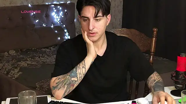 dark-willoww online show from February 12, 2025, 1:16 pm