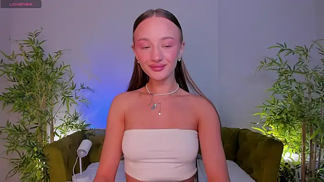 Snapshot of miiss__lulu chatting on June 10, 2026, 12:56 am miiss lulu online show from June 10, 2026, 12:56 am