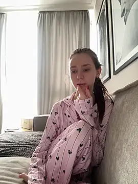 RosieMills online show from March 4, 2026, 8:00 am