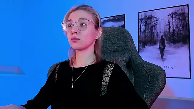 PhilippaAdamas online show from March 6, 2025, 2:41 am