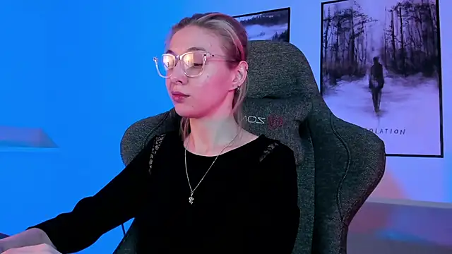 PhilippaAdamas online show from March 6, 2025, 5:46 am