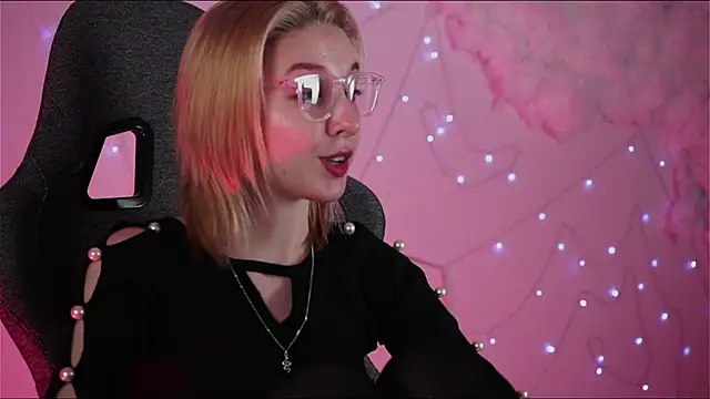 PhilippaAdamas online show from February 27, 2025, 8:46 am