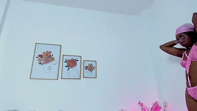 alejandra-cortes online show from November 13, 2025, 11:03 am