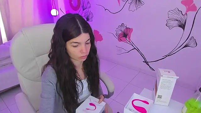 Isabela Fiorelli online show from December 4, 2025, 1:10 pm