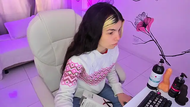 Isabela Fiorelli online show from December 1, 2025, 1:12 pm