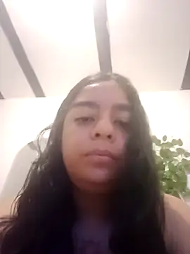 Snapshot of lauravince chatting on May 27, 2026, 11:45 pm lauravince online show from May 27, 2026, 11:45 pm