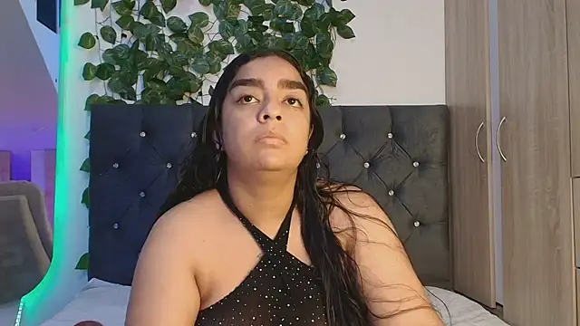 Snapshot of lauravince chatting on May 30, 2026, 11:32 pm lauravince online show from May 30, 2026, 11:32 pm