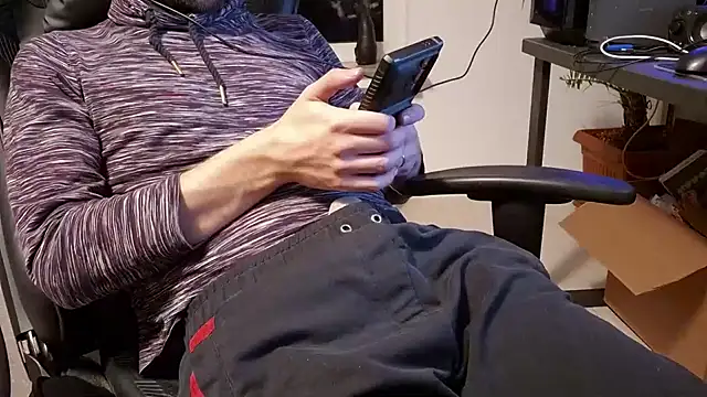 ademandjulia online show from February 6, 2026, 5:25 am