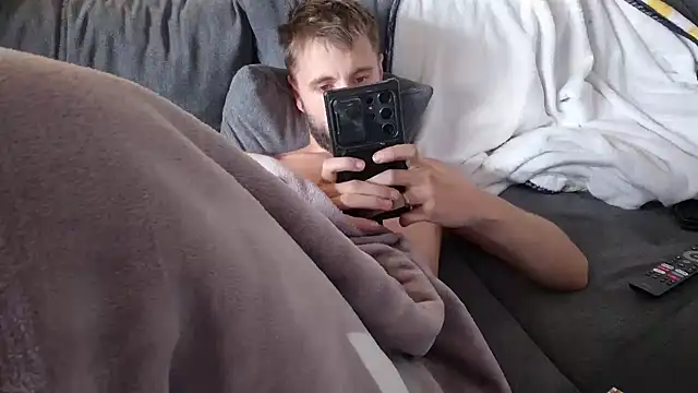 ademandjulia online show from October 30, 2025, 3:42 pm