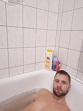 ademandjulia online show from December 3, 2025, 6:18 pm