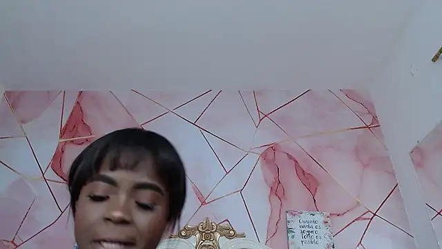 LindaBird online show from December 16, 2025, 7:40 pm