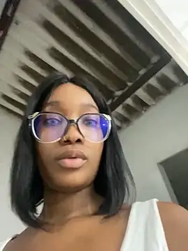 Snapshot of blackgril12 chatting on March 8, 2025, 12:00 am blackgril12 online show from March 8, 2025, 12:00 am