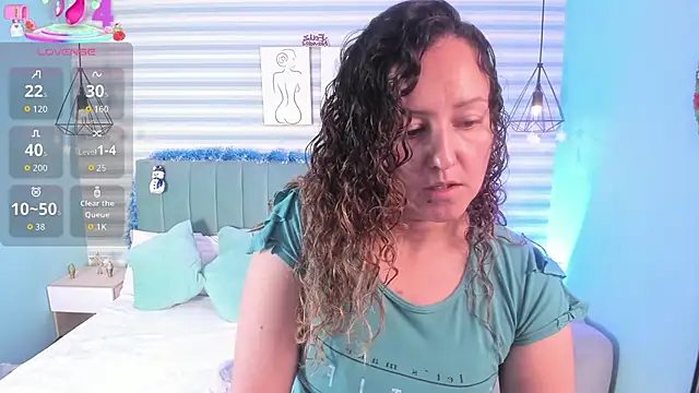 abby apple online show from December 17, 2025, 1:38 pm