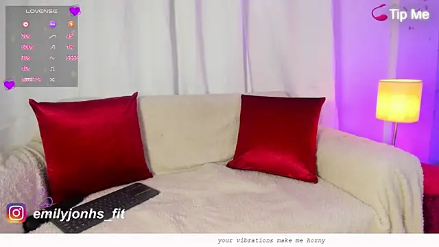 Emylyjonhs online show from May 19, 2026, 1:32 am