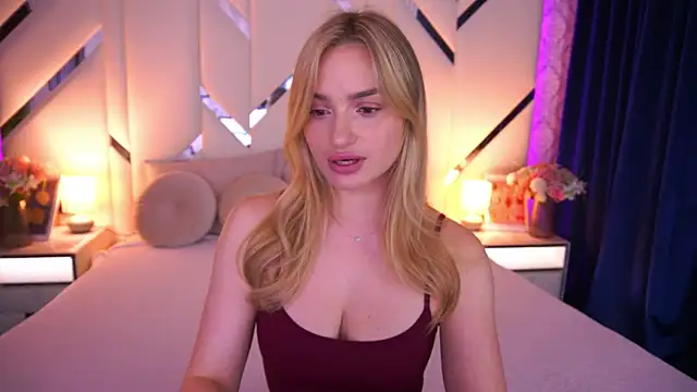 LindsieGreyy online show from June 4, 2026, 11:48 am