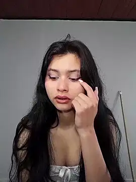 CHLOE ISABELL online show from October 5, 2025, 5:58 pm