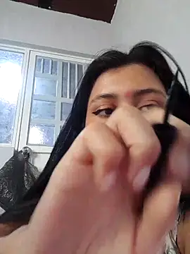 CHLOE ISABELL online show from September 15, 2025, 3:34 pm