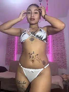 Snapshot of Lynda_Bonnie chatting on June 10, 2026, 2:07 pm Lynda Bonnie online show from June 10, 2026, 2:07 pm