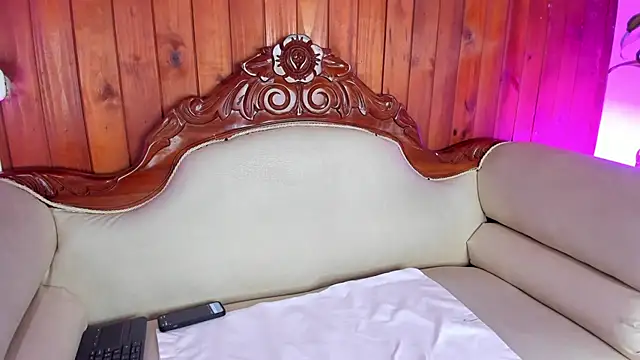 Lynda Bonnie online show from September 29, 2025, 2:01 pm