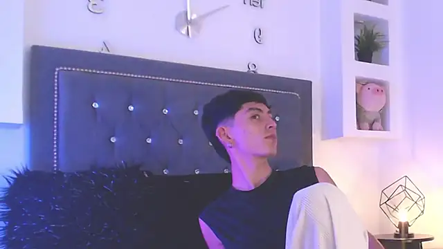 Snapshot of MaikyCooper chatting on March 15, 2025, 4:57 am MaikyCooper online show from March 15, 2025, 4:57 am