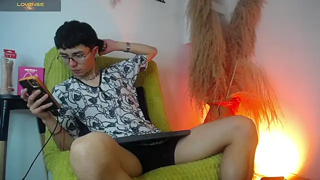 Snapshot of MaikyCooper chatting on September 10, 2025, 3:55 pm MaikyCooper online show from September 10, 2025, 3:55 pm