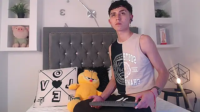 Snapshot of MaikyCooper chatting on March 13, 2025, 6:37 am MaikyCooper online show from March 13, 2025, 6:37 am