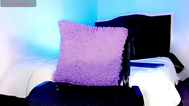 Snapshot of emelly_horny_ chatting on November 26, 2025, 7:14 pm emelly horny online show from November 26, 2025, 7:14 pm