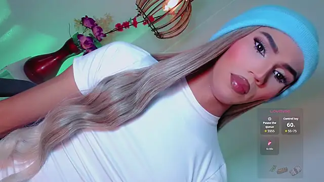 Snapshot of emelly_horny_ chatting on February 7, 2026, 7:33 pm emelly horny online show from February 7, 2026, 7:33 pm