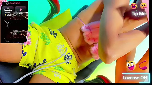 Snapshot of emelly_horny_ chatting on October 25, 2025, 7:14 pm emelly horny online show from October 25, 2025, 7:14 pm