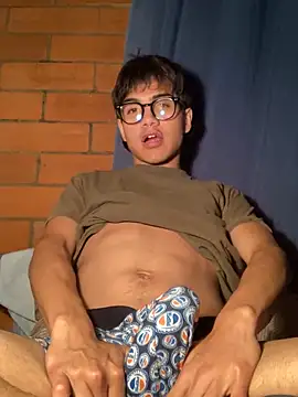 Snapshot of shadowsofgarden chatting on March 18, 2025, 3:02 am shadowsofgarden online show from March 18, 2025, 3:02 am