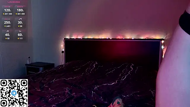 VelvetVivian online show from February 9, 2025, 1:46 pm