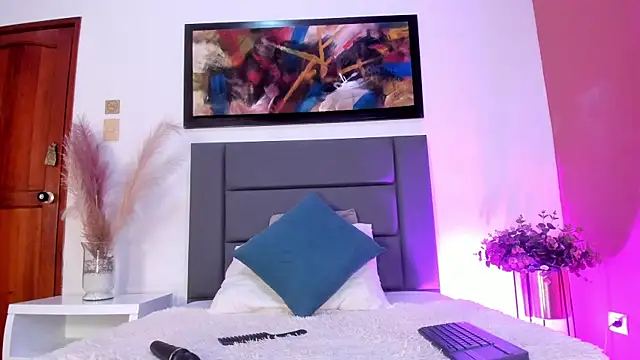 MiaHertz online show from November 30, 2025, 3:13 pm