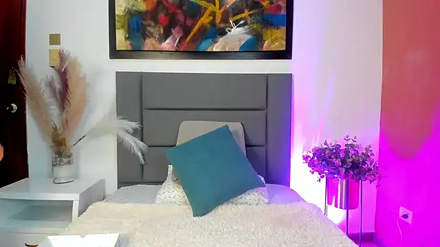 MiaHertz online show from December 21, 2025, 3:47 pm