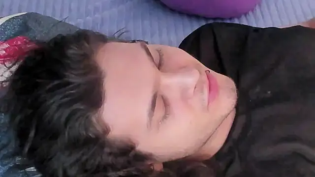 ParanoidTemptaion  online show from September 16, 2025, 10:49 am