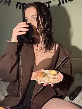 MollyBer online show from November 23, 2025, 7:02 pm