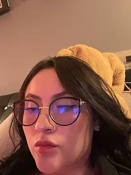 ValentinaOrtiz3 online show from April 22, 2026, 10:05 pm