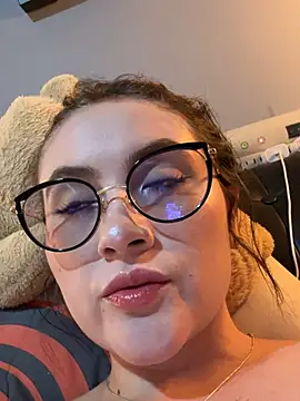 ValentinaOrtiz3 online show from May 25, 2026, 11:25 pm