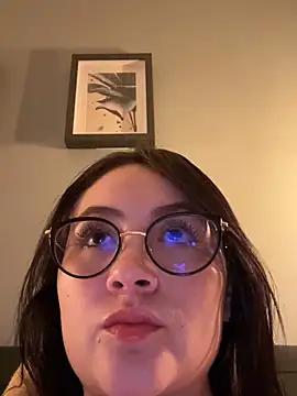 ValentinaOrtiz3 online show from April 28, 2026, 3:44 am