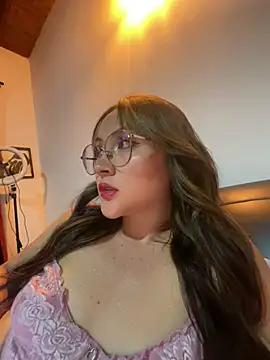 ValentinaOrtiz3 online show from February 18, 2025, 1:21 am