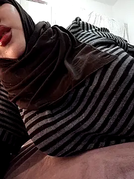 Snapshot of Malak-26 chatting on March 9, 2026, 10:24 pm Malak-26 online show from March 9, 2026, 10:24 pm